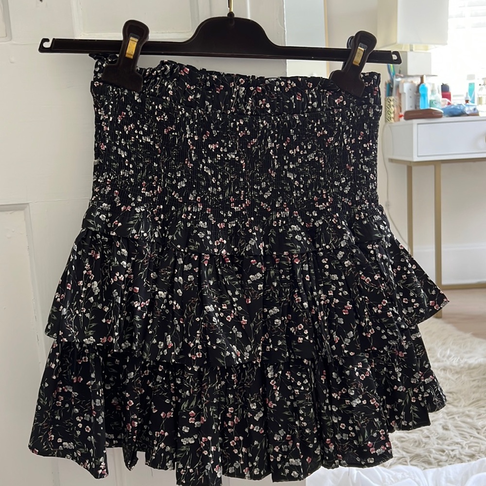 Adorable black floral skirt